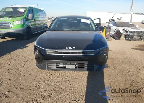 2025 Kia K4 Lx z USA, uszkodzony, nr VIN 3KPFT4DEXSE077483